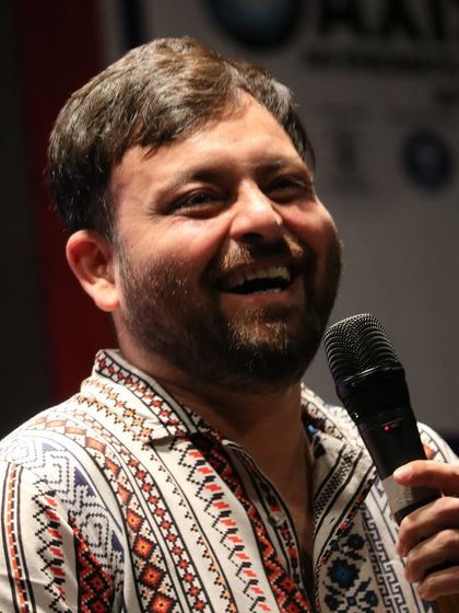 A close-up of Devesh Dixit sharing a laugh with the audience at VNIT Nagpur.