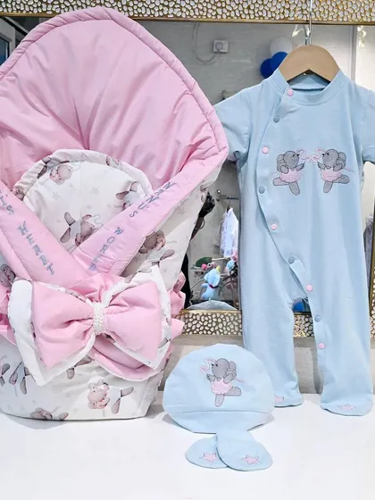Pink or blue? When you don't know, a touch of both is perfect. This set features a wrap with pink details and a blue romper with dancing elephant embroidery, making it a fun unisex choice.