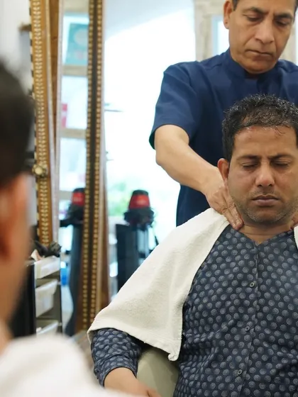 True relaxation starts with releasing tension. I provide a stress-busting head and neck massage with every grooming session, focusing on pressure points to help you unwind completely before your service even begins.