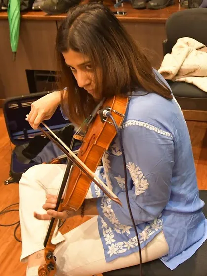 Our violinist, Apoorva, during the open rehearsal. Her focus and dedication are inspiring to watch, both in rehearsal and on stage.