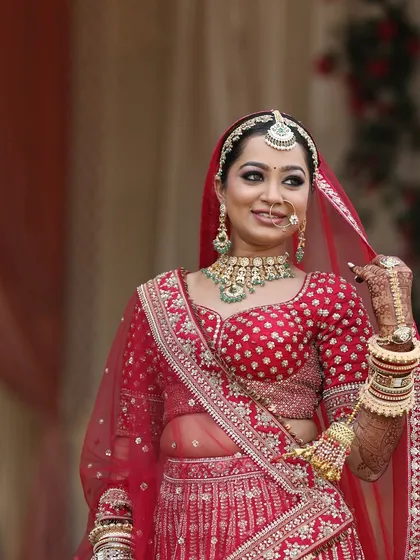 A classic Indian bridal look is all about timeless elegance. Here, I focused on creating a polished, glowing complexion paired with defined eyes and a beautiful red lip, perfectly balancing the intricate details of her traditional wedding attire.