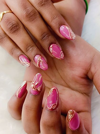 Wrapped in love and adorned in gold. This pink cat-eye set with sculpted gold accents and glitter is a beautiful choice for a bride who wants a touch of modern glam.