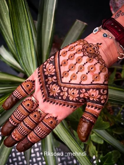 Sonu - Bridal & Wedding Mehndi Modern & Minimalist Mehndi photo 38