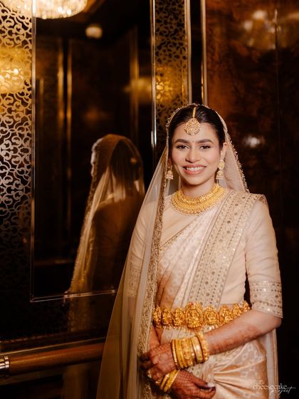 For this South Indian bride, we opted for a sophisticated and minimal makeup look to let her traditional saree and gold jewellery shine. Learn how to create elegance with subtlety.