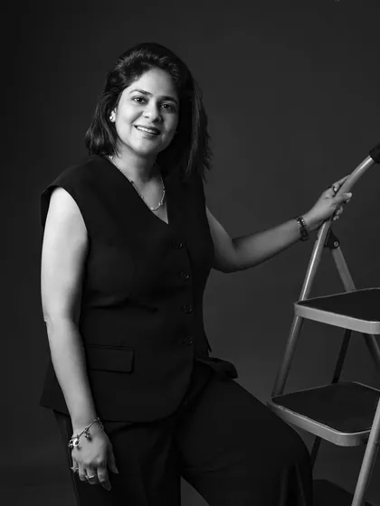 We even used a small ladder as a prop to add a dynamic and creative element to this headshot session. It’s all about finding what feels natural and powerful for you.