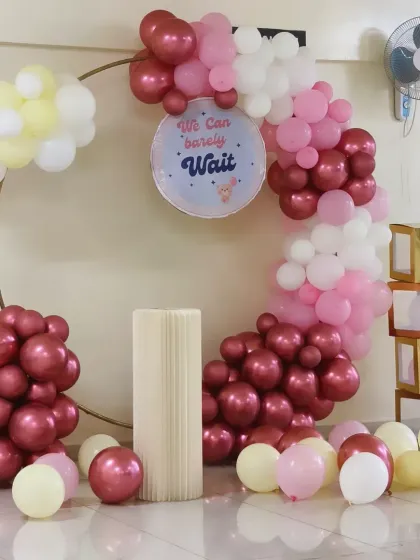 A full view of the baby shower ring decoration. The setup includes "BABY" blocks and a mix of pastel and chrome balloons for a modern and chic look.