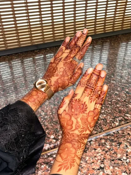 The final stain is so important! I use my own special blend of organic mehendi to ensure you get a deep, rich color. I'll also give you all my aftercare tips to make your design last as long as possible.