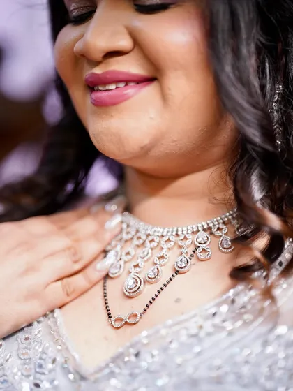 A duplicate of ID 28, showing a close-up on the jewelry and soft makeup.