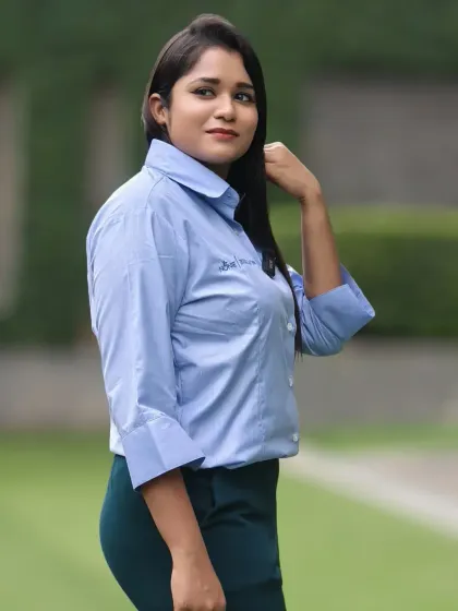 A more casual look for the daytime sessions of the Mehta Cosmetic event. I adapt my attire to match the tone of each segment.