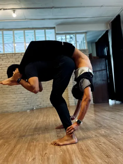 Flux School of Arts - Dance Classes Strength, Flexibility & Acrobatics photo 13