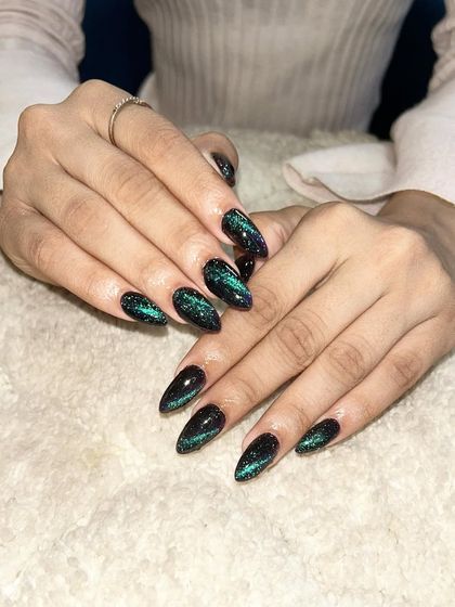Another look at the deep green and black cat-eye nails. The way the light catches the magnetic particles creates a different look from every angle.