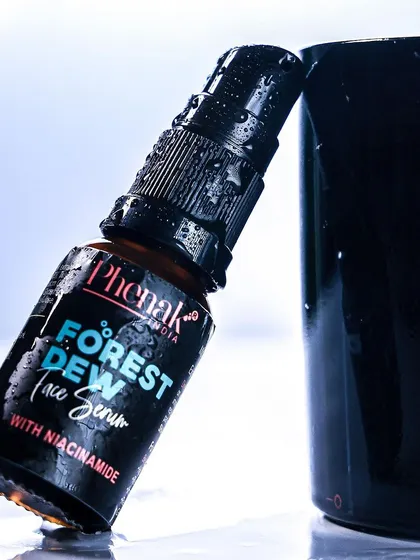 The Forest Dew Face Serum, with Niacinamide, is a powerhouse of skin-perfecting benefits. This product shot captures the essence of this lightweight serum, designed to give you a fresh, dewy glow.