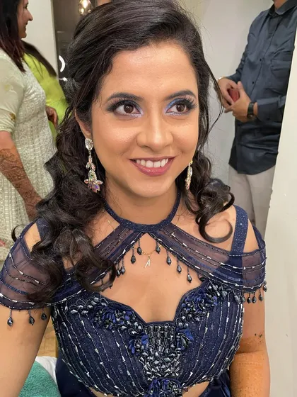 Sangeet ready! This look features a pop of blue on the lower lash line to match her navy lehenga.