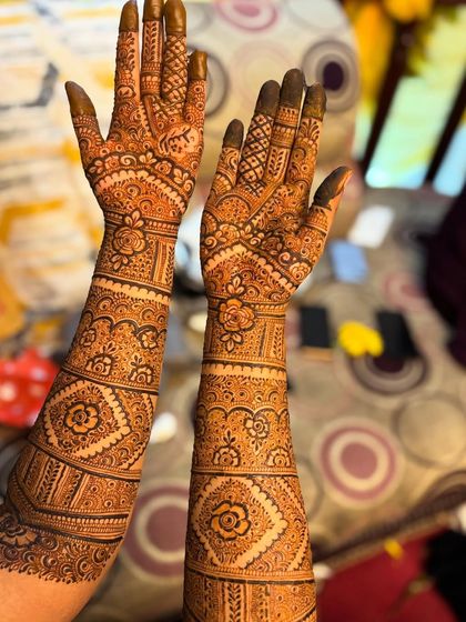 The same Pakistani design, captured from a different angle to show how the patterns wrap around the arms. The details are crisp and clear, thanks to my organic henna paste.