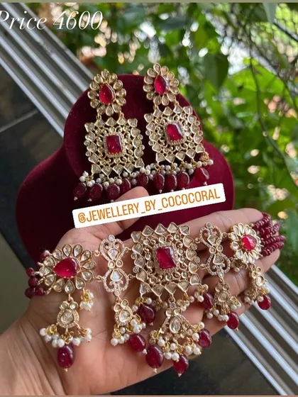 This delicate ruby red choker set is perfect for a party or a pre-wedding function. The rental set includes the choker, matching earrings, and a bracelet.