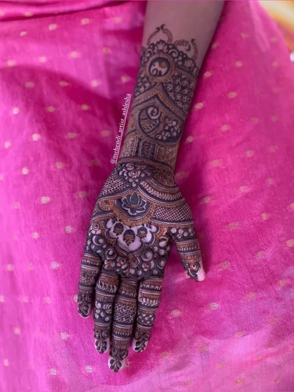 A single hand from a sider mehendi design. The patterns are a mix of traditional and modern elements, creating a unique and beautiful look.