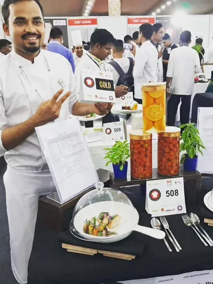Chef Nurul proudly displaying his gold medal and his award-winning dish at the Incredible Chef Challenge 2023.