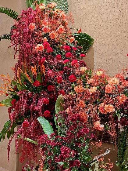 The details of this arrangement show how different shades, from deep crimson to bright orange, are blended to create a vibrant and harmonious color story.