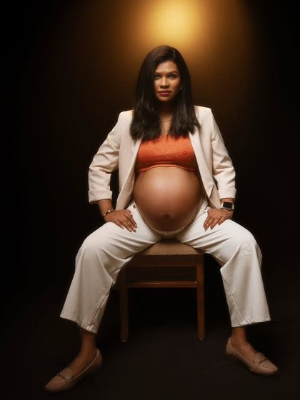 Here’s a portrait that speaks of power, grace, and resilience! The strong pose, the radiant glow, and the confidence in her eyes—this shot is more than a photograph; it’s a story of motherhood, strength, and individuality.