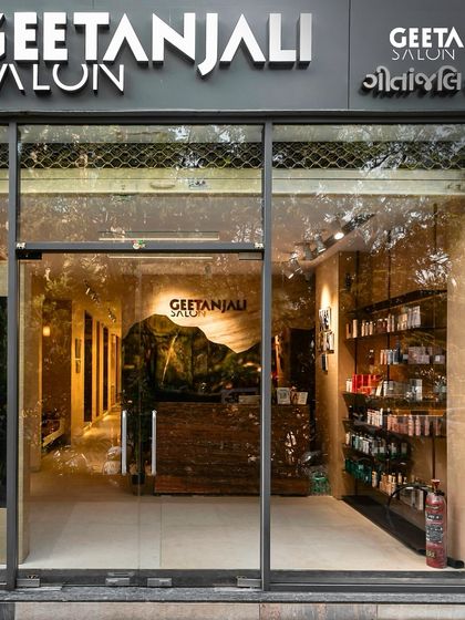 Our second location in Ahmedabad at Shilp Shivalik, featuring a nature-inspired reception area that welcomes you into a world of calm.