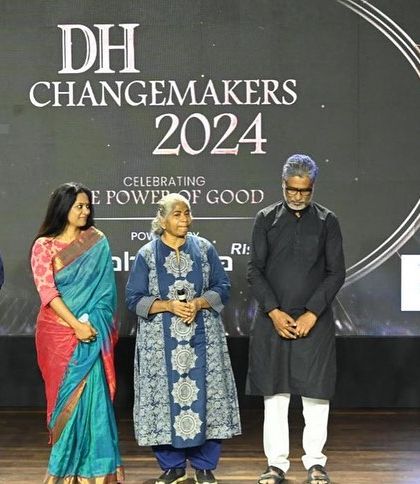 On stage with my fellow jury members at the DH Changemakers award ceremony. Participating in initiatives that recognize and reward people working for social good is a great honour.