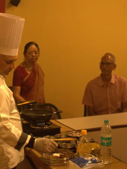 Our chef demonstrating Ayurvedic cooking techniques to an engaged group of guests. These interactive sessions teach you how to incorporate healthy, balanced meals into your daily life.