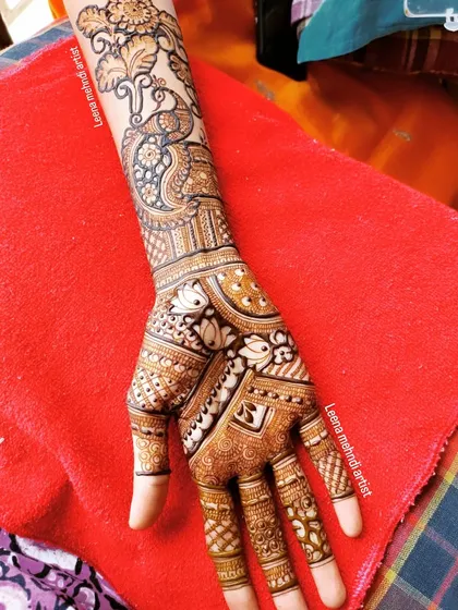 A close-up of the peacock motif on the forearm. This video shows the detail and shading that bring the bird to life.