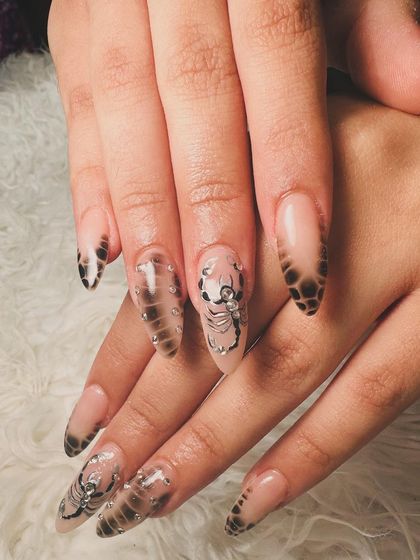 For my Scorpio queens or anyone with a bit of an edge. This set features a 3D scorpion design with a snakeskin pattern and rhinestone accents.