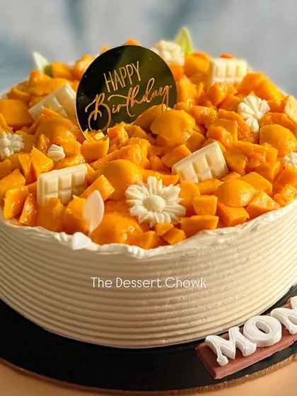 Another beautiful Mango Maharaja cake, this time for a mom's birthday. The cake is topped with fresh mangoes and white chocolate pieces.