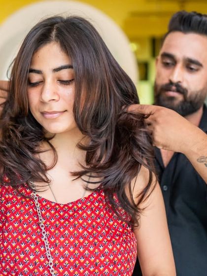 A close-up of the layering technique. These carefully placed layers will give the hair beautiful movement and volume.