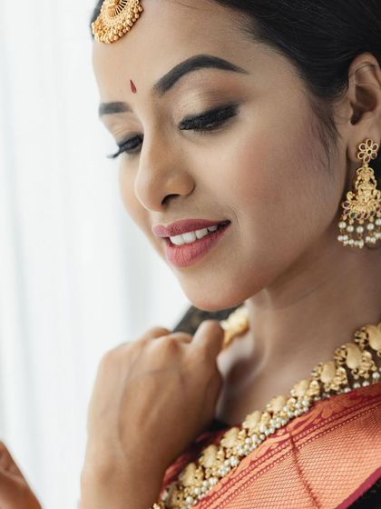 A duplicate of 71, a beautiful close-up of the makeup.