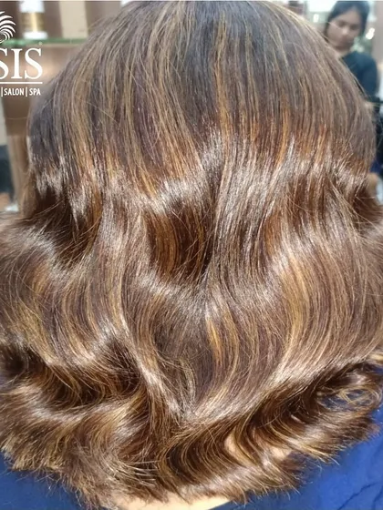 Another angle of this stunning highlight work, showing how the colours catch the light to create movement and texture. The hair looks healthy, full, and beautifully styled.