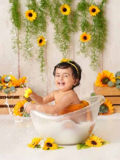 Nothing beats the giggles and splashes of a tub session! This sunflower-themed milk bath is one of my most popular setups, creating bright, joyful, and wonderfully playful photographs that babies absolutely love.