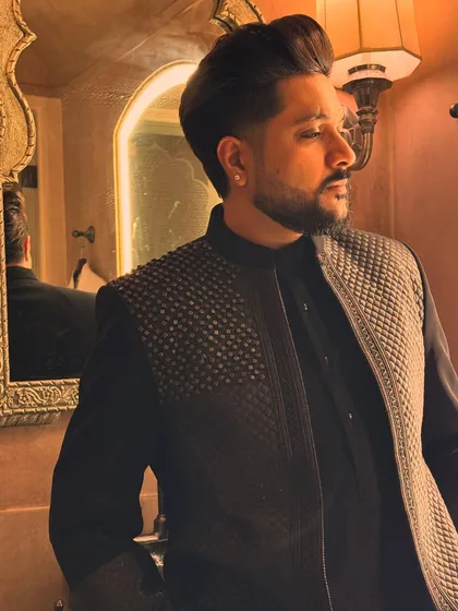 A closer look at the textured jacket. It's all about the details.