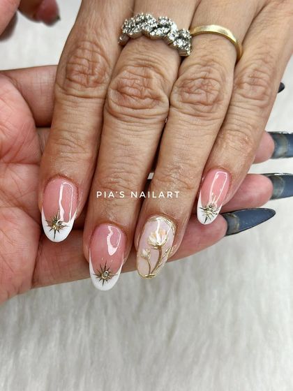 A close-up of this beautiful combo, showing the detail in the encapsulated flower and the sparkle of the charm.