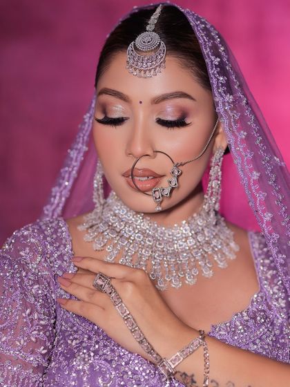 A modern bridal look featuring a lavender lehenga paired with a stunning diamond and silver jewellery set. This shows how you can rent contemporary jewellery for a unique look.