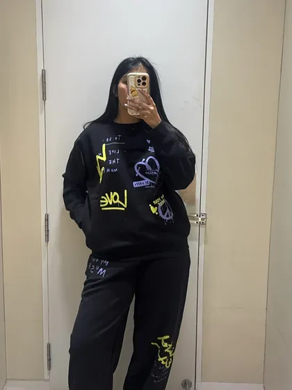 A weekly recap showing my new oversized tracksuit. Comfort is key, and I love finding stylish loungewear that you can also wear out.