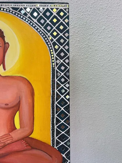 A detailed shot of the corner of the Mahavir Swami painting, highlighting the intricate Lippan and Mandala-inspired border. The small mirrors catch the light, adding a dynamic element to the piece.