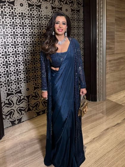 A good eye makeup moment for the mother of the bride. I created a sophisticated blue-toned smokey eye to match her stunning Rohit Gandhi Rahul Khanna saree.