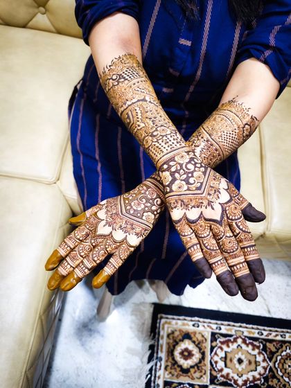 A beautiful engagement henna design with a mix of traditional and modern elements.