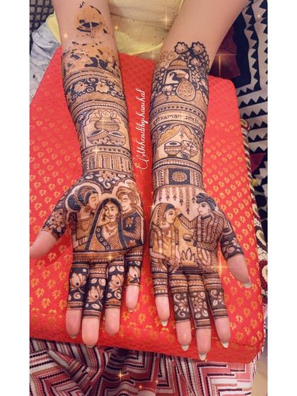 A beautiful bridal mehendi capturing multiple family moments. This design includes portraits of the bride and groom, as well as the bride with her parents, making it a treasure of memories.