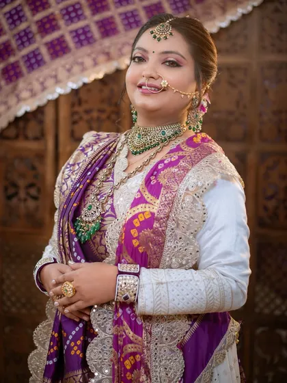 The complete look, showcasing the beautiful bandhani dupatta and intricate mirror work.