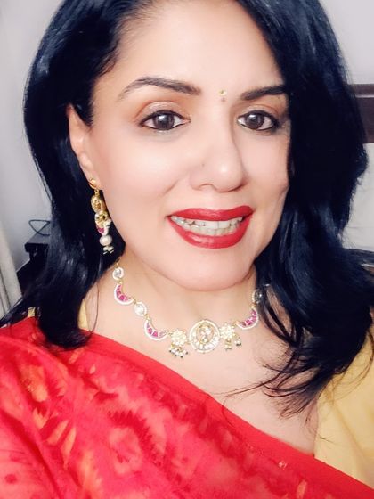 A close-up of my Diwali look. I paired my red Jamdani saree with a beautiful traditional necklace, letting the festive jewelry take center stage.