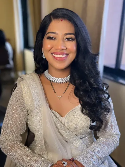 Glow so soft, glam so strong. This reception look features a flawless base, defined eyes, and a beautiful smile, perfect for an evening celebration.
