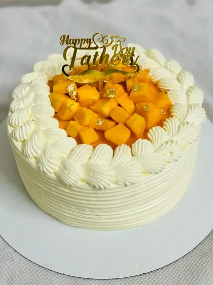 A fresh and light mango cake, perfect for celebrating Father's Day in the summer.