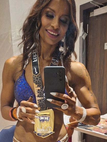 A backstage selfie with her well-deserved medal. The joy and pride after months of hard work.