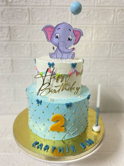 Another angle of the elegant elephant-themed cake, showing the quilted design.