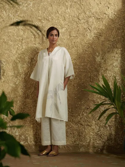 This asymmetrical white tunic and pant set is a perfect example of minimalist Indo-fusion style, offering comfort without sacrificing an ounce of chic.