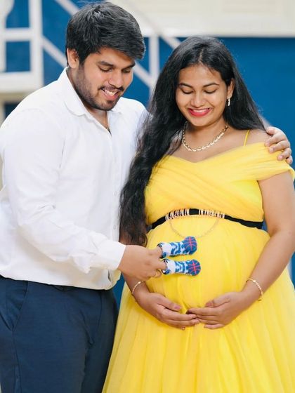 The Dress Bank - Maternity Photoshoot Dress Rentals Coordinated Couple Outfits photo 6