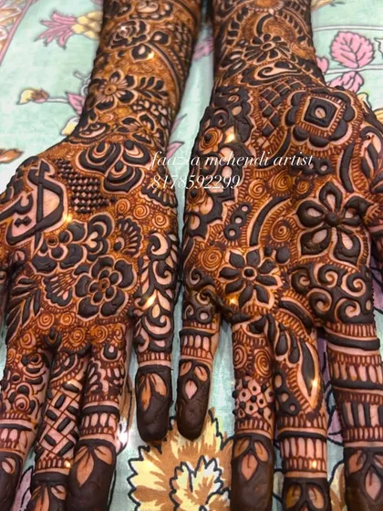 The complete 'Ayat' design, a perfect example of personalized bridal henna.